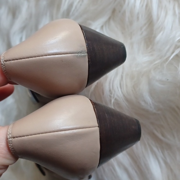 Vintage Salvatore Ferragamo Beige Leather Pumps - Picture 7 of 16